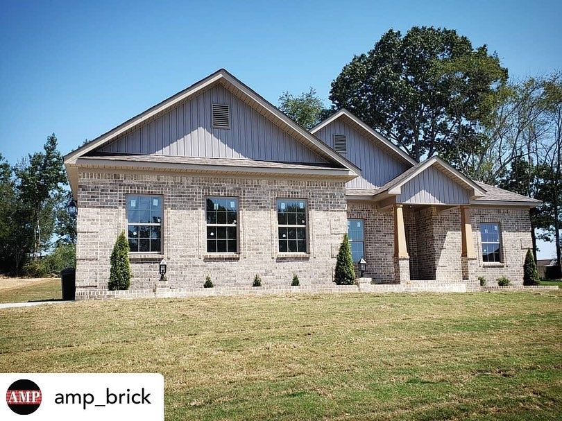 Evelyn Bay Queen Brick - Triangle brick